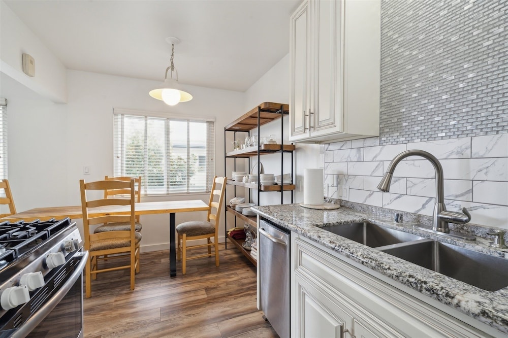 Beautiful 2 Bed Beach Condo #203 2 Bedroom Condo by RedAwning