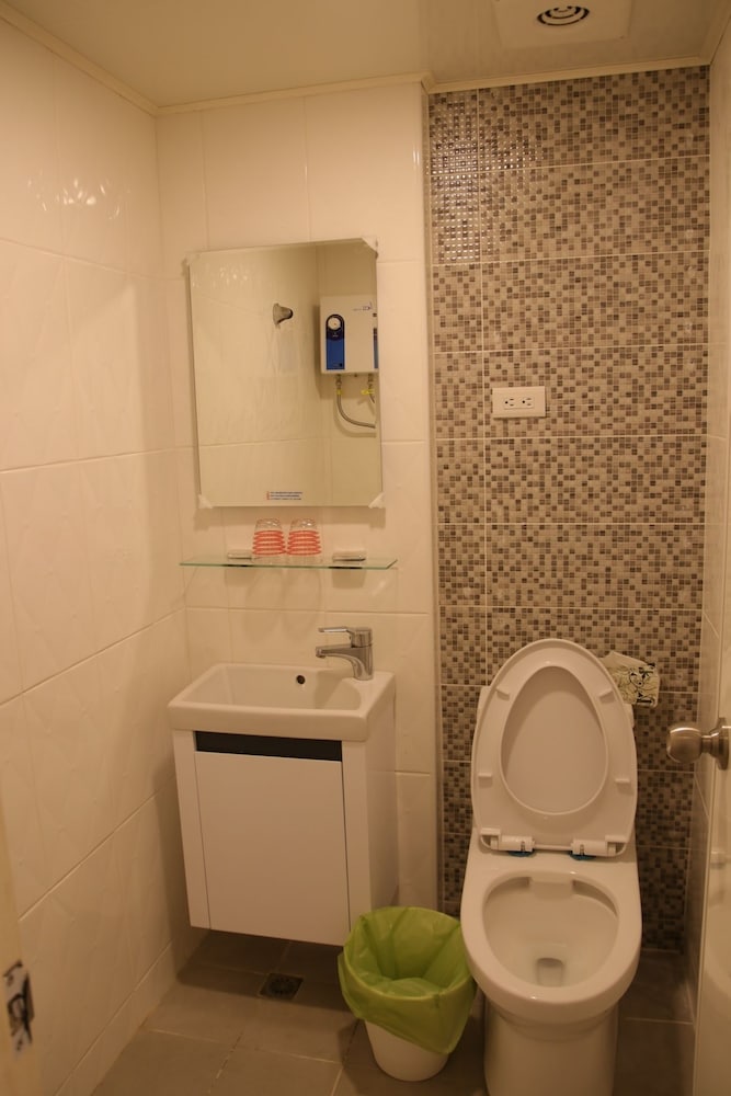 Fengjia Base14 Hostel