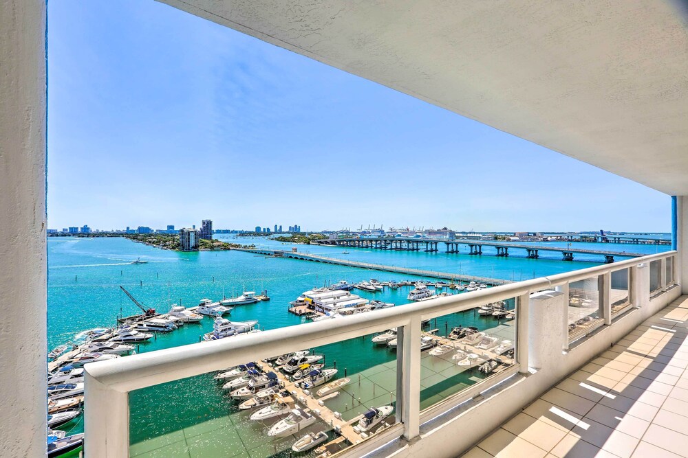 Bayfront Miami Condo w/ Resort Perks & Ocean Views