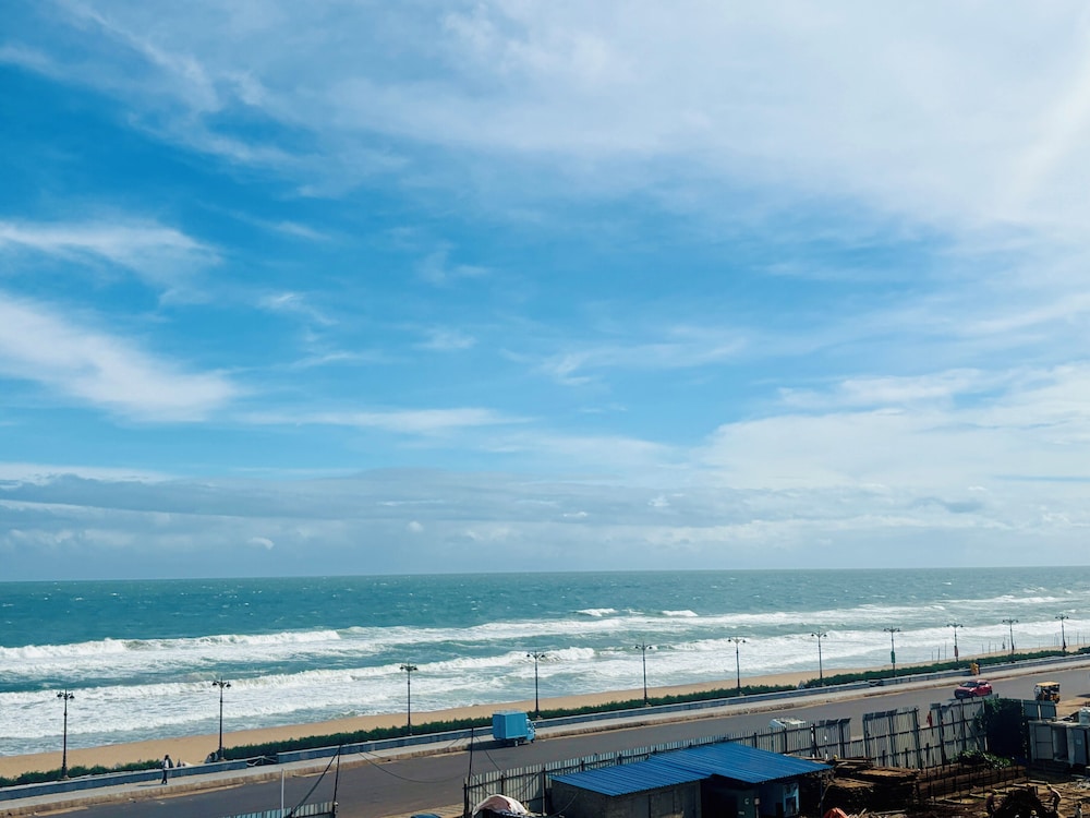 The Bay Suites Puri With Sea View
