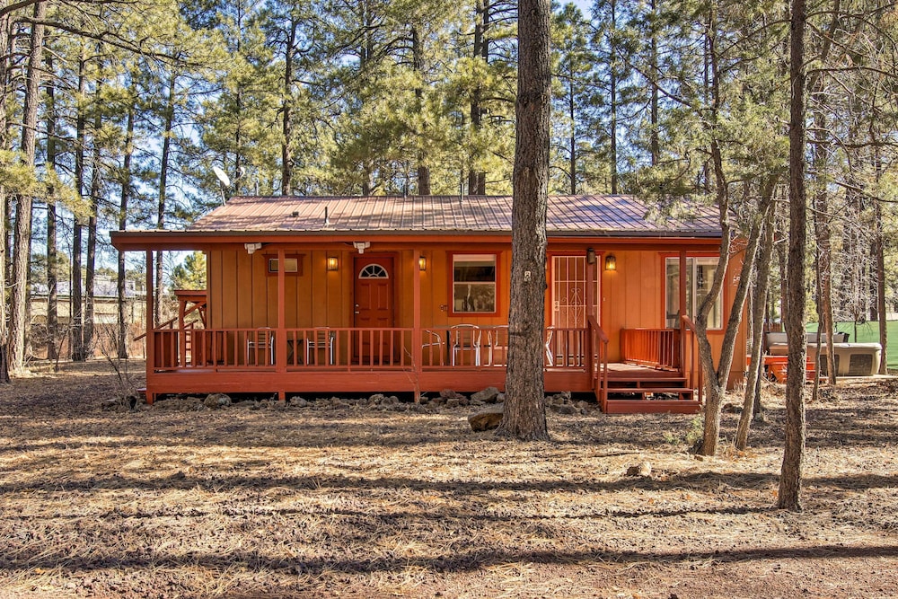 Hot Tub Hideaway in Pinetop: Bring Your Pet! view 5