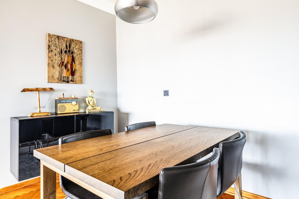 Chic Flat w Balcony 10 min to Zorlu Center