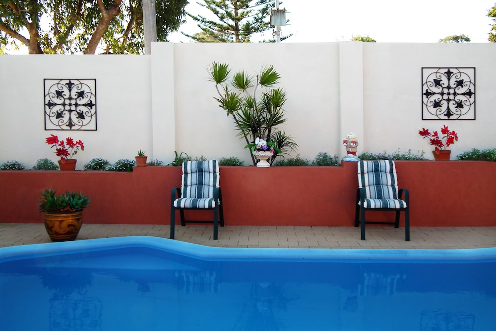 The Spanish Guesthouse, Private Rooms