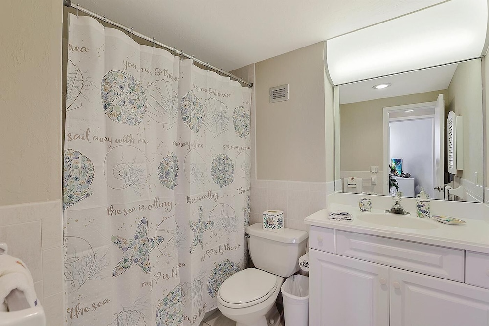 Sunny Beachfront Condo With Pool and Sw-facing Balcony