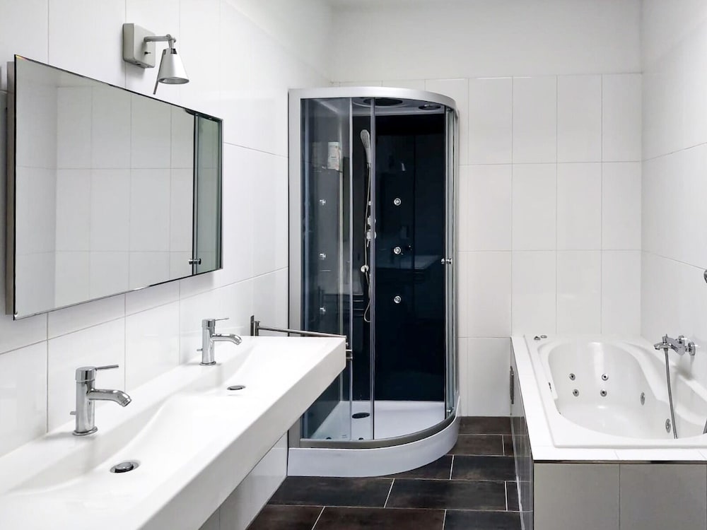 Sézane's Lodges: shared home - not hotel - in museum district