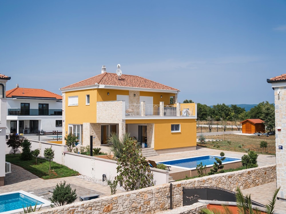 Basilica Villas
