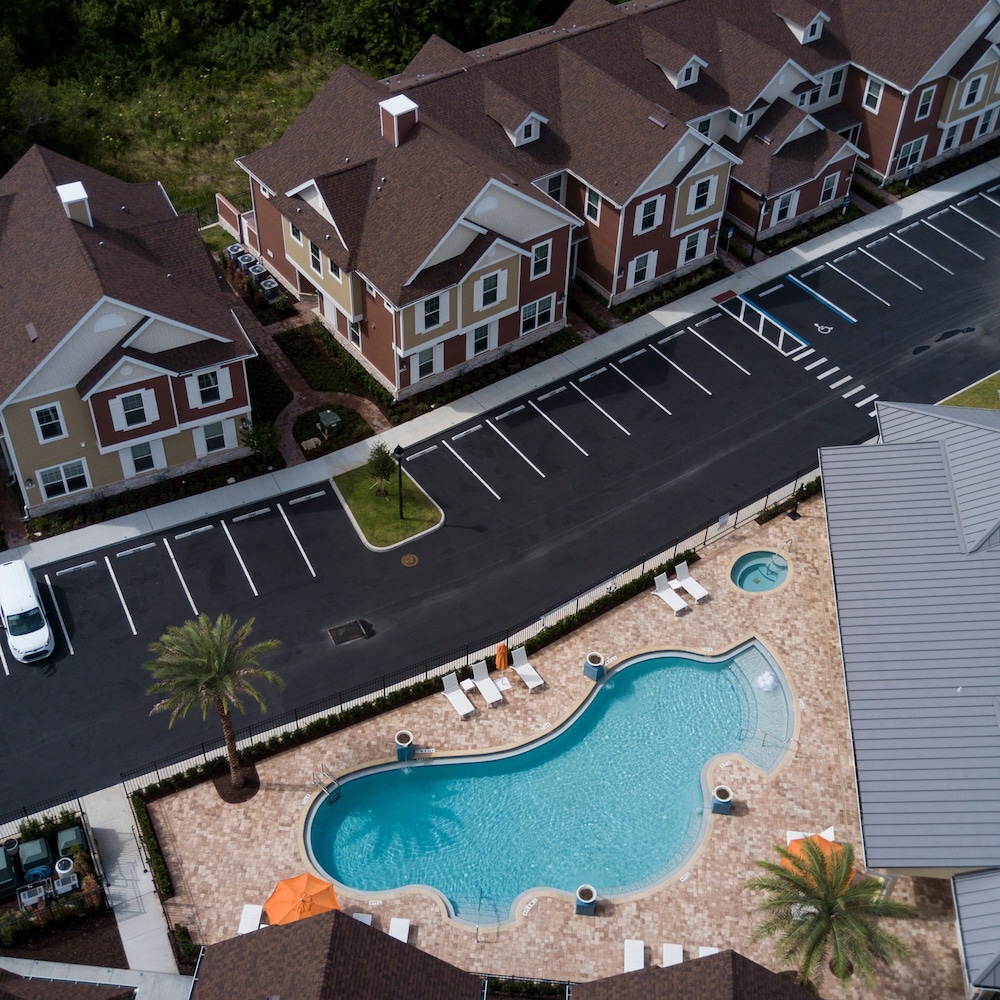 5 BR 6 BA Villa 5min Disneyworld Hot Tub BBQ