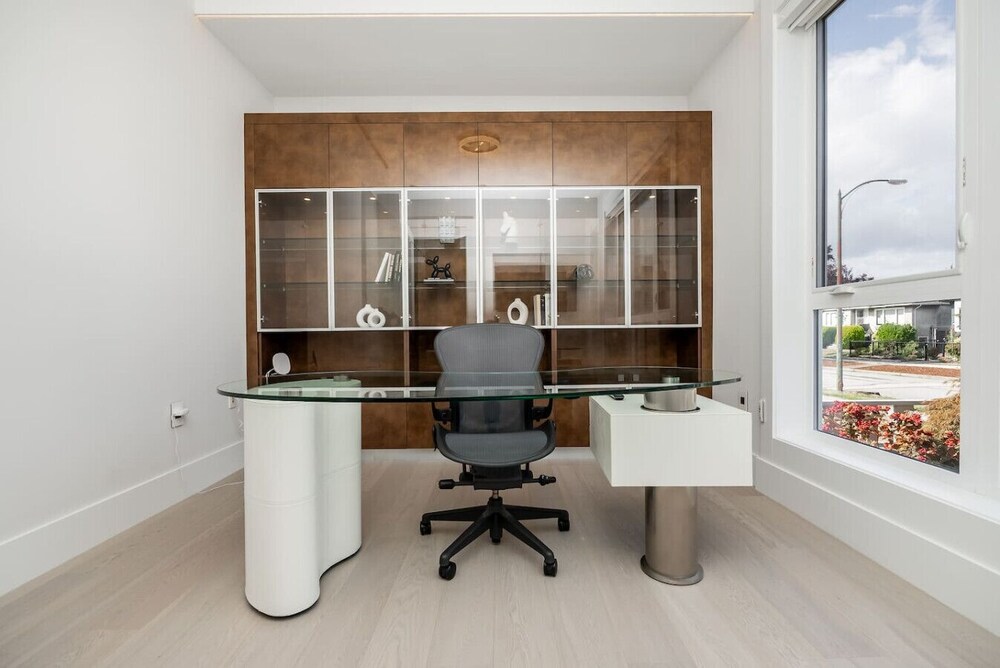 Centrally-located Luxury Home With Views Cinema