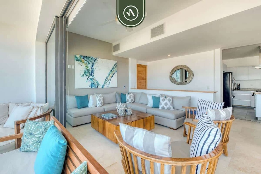 Luxury 4 BR Condo - Amazing Bay View - Pool
