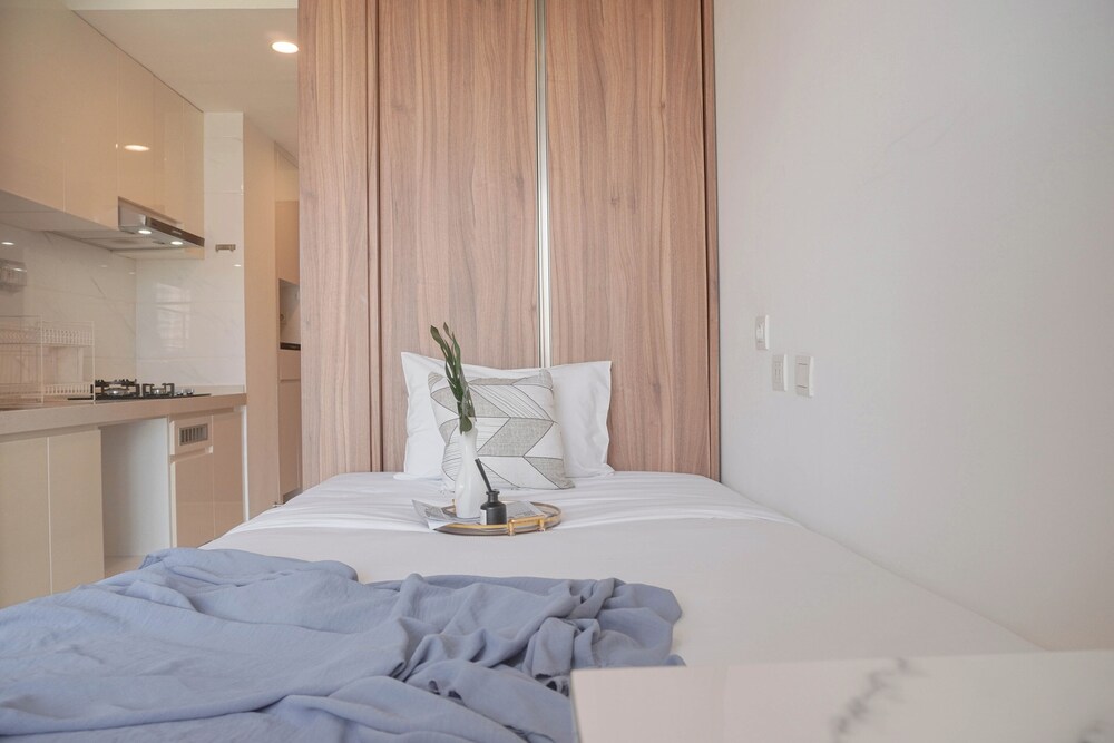 Comfortable And Good Place Studio At Sky House Bsd Apartment