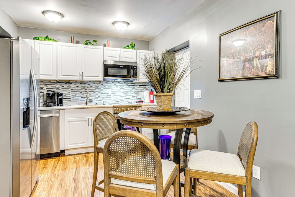 4 Mi to Dtwn Indianapolis: Quiet Apartment w/ Yard