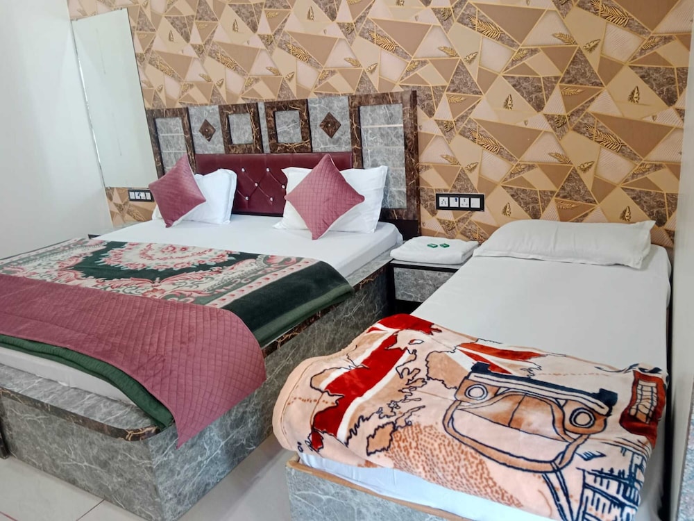 Fabhotel Happy Residency