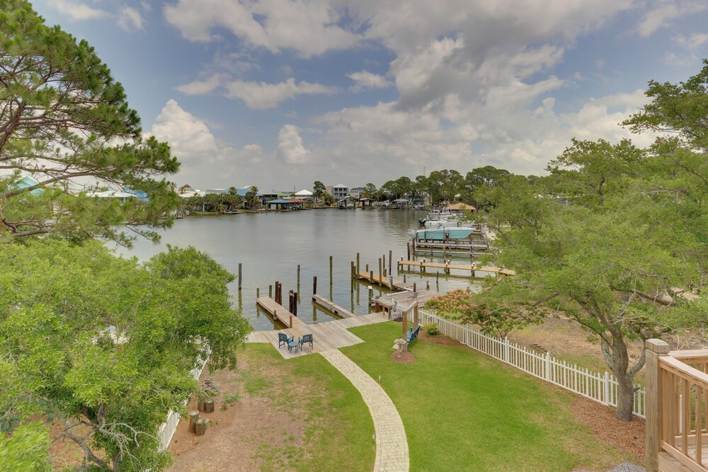Luxe Family Condo w/ Gulf View in Dauphin Island!