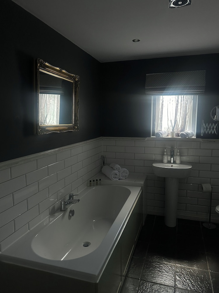 Crewe Vacations - The Vicarage Freehouse  Rooms - Property Image 1