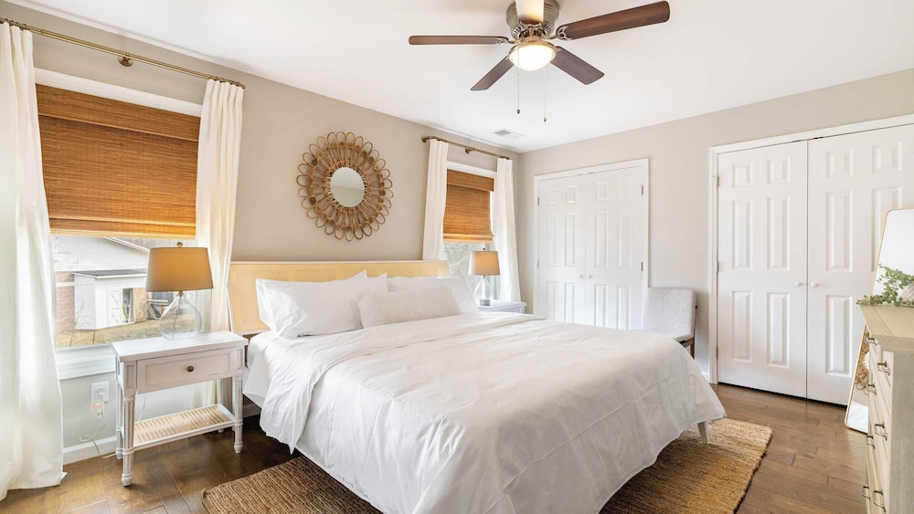 10 Townhomes, Sleeps 89 6 Mins to DT Asheville Sycamore Cove by Avantstay