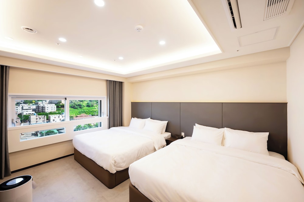 VAVANT TOURIST HOTEL