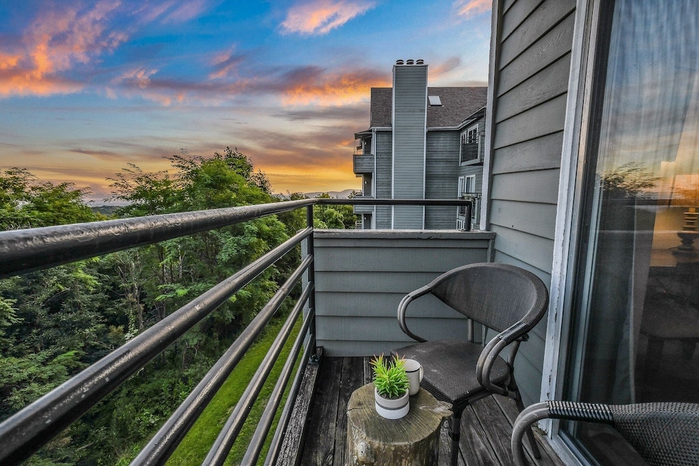 Heavenly View 2 Bedroom Condo