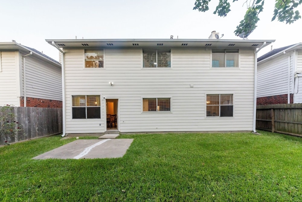 Pet-friendly 3BR Near First Colony Mall