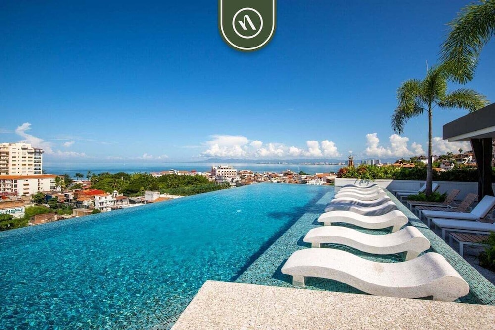 Amazing 1BR Penthouse With Balcony - Gym - Pool