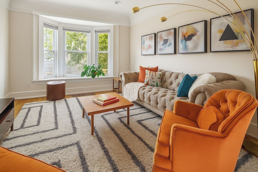Detroit 6BR House Wifi, Parking, Pet Friendly