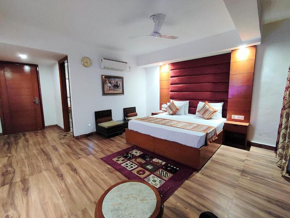 The Angel Hotel And Suites