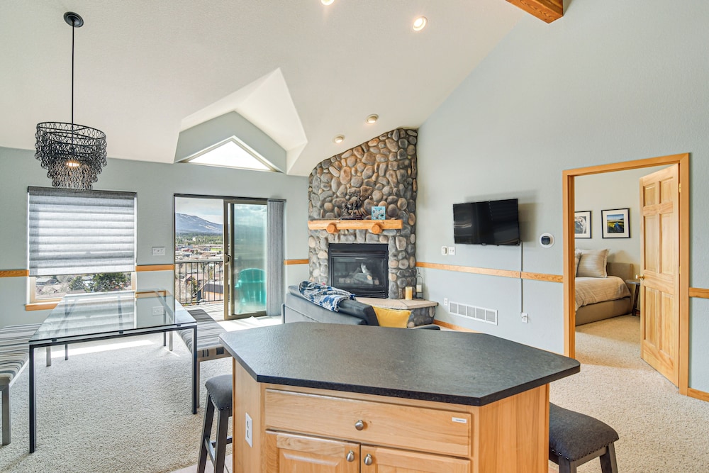 Spacious Fraser Duplex w/ Fireplace & Scenic Views