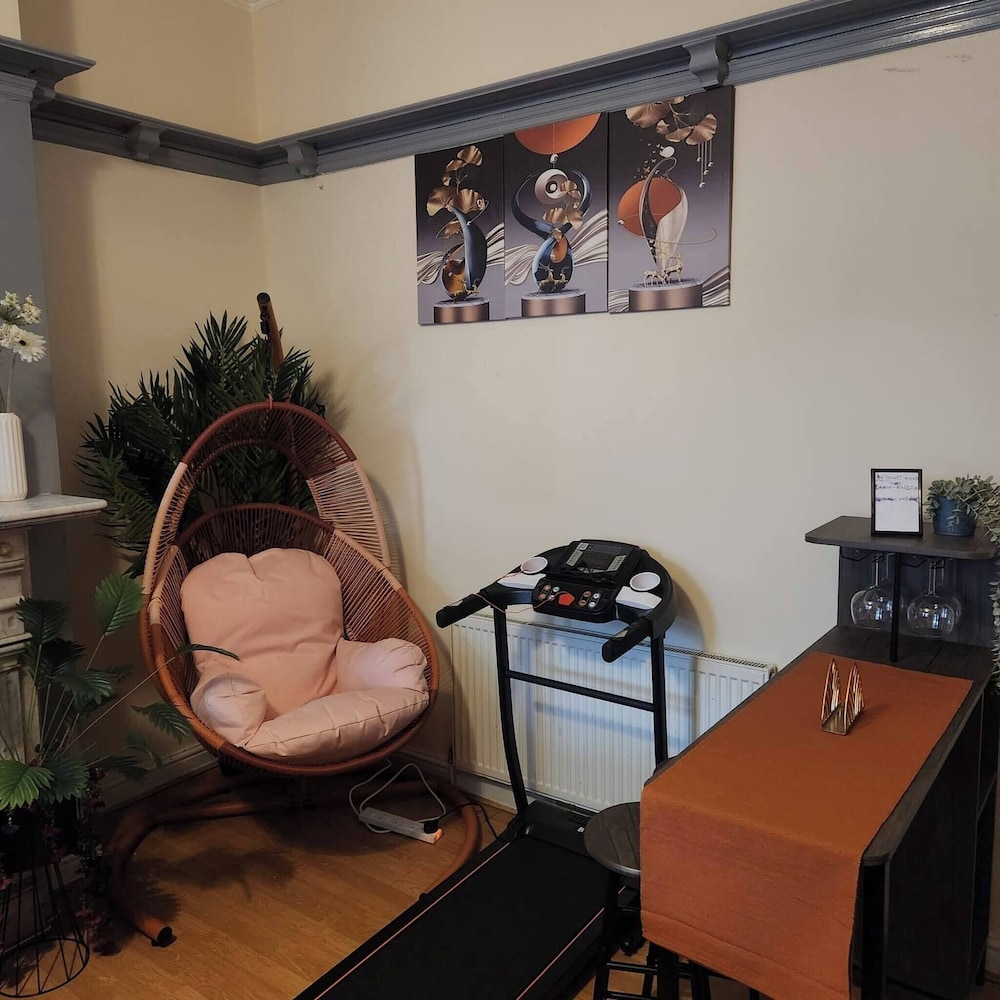 Charming Victorian Apartment in Central Wolverhampton