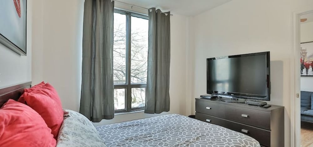 Destination Stays Little Burgundy DT MTL - Image 2