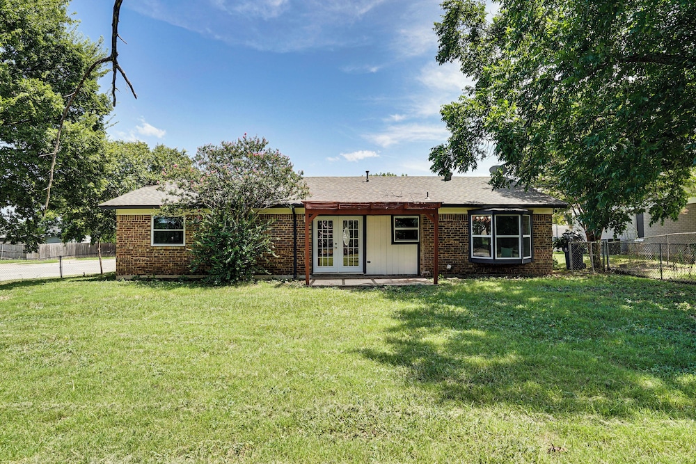 Family Home in Ft Worth Suburbs Near Benbrook Lake