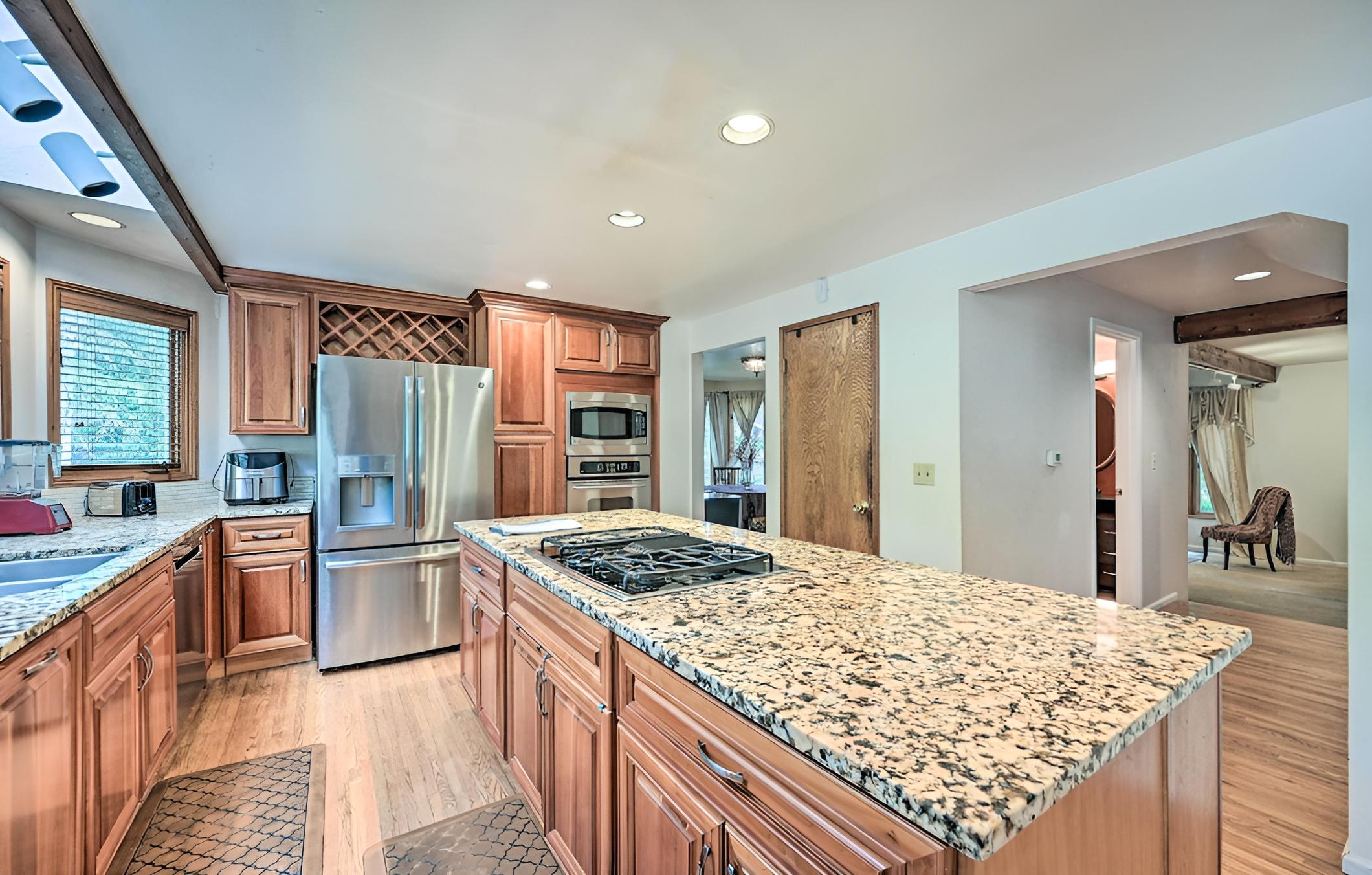 Family-friendly Redmond Home w/ Spacious Deck view 5
