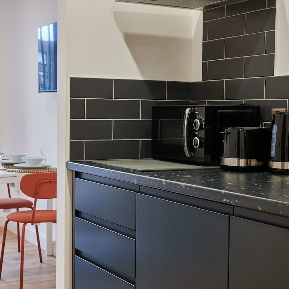 Liverpool Vacations - Host  Stay Standard Room, Sevenstay Apartments - Property Image 2