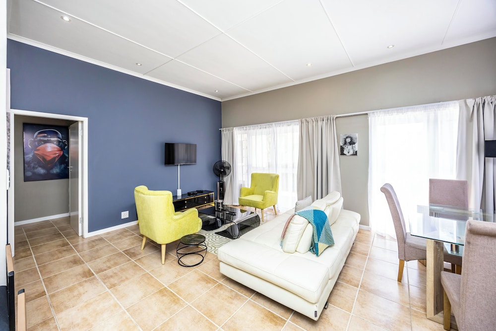 Modern Executive Unit