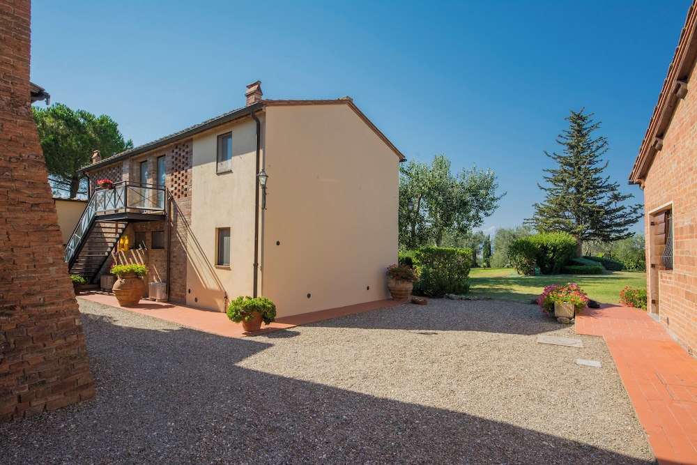 Amazing Chianti Site Olivo Shared Pool
