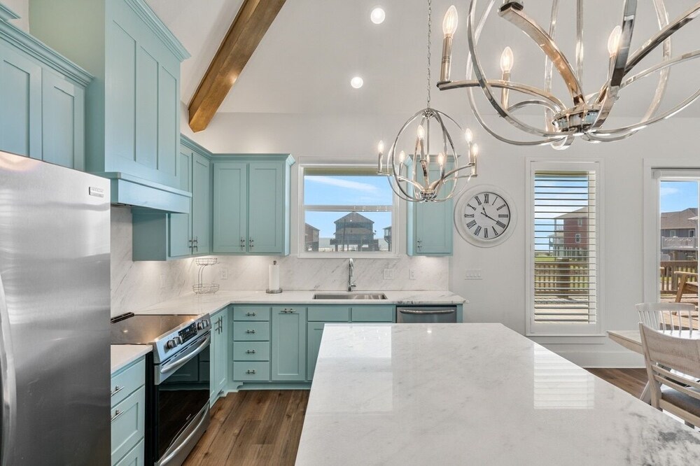 Tidewater 4 Bedroom Home by RedAwning