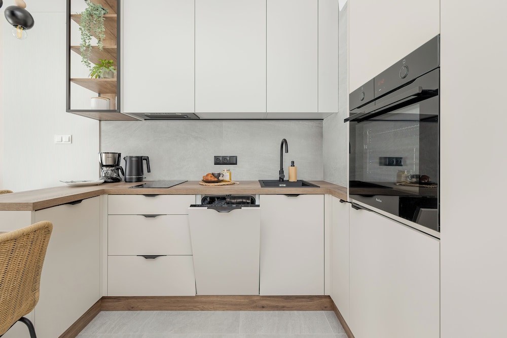 Apartment With Parking by Renters