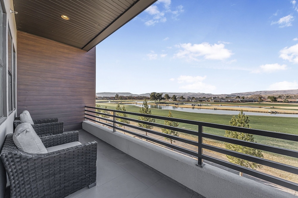 Villa #22 At Bloomington Country Club - Fairway To Heaven 3 Bedroom Condo