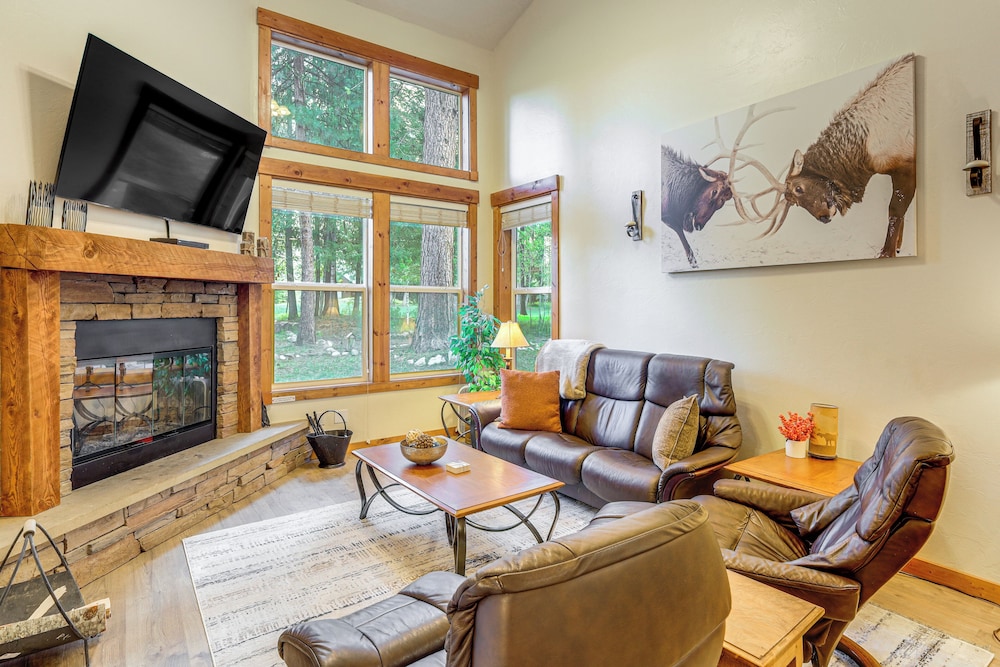 1 Mi to Ponderosa State Park: Condo w/ Pool Access