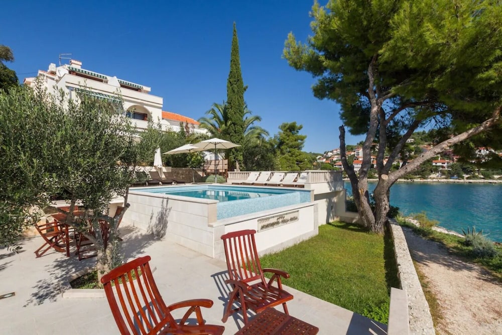 Sea Front - With Pool - H