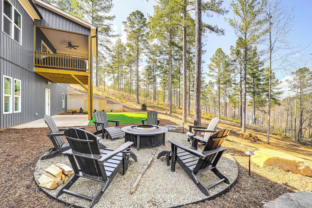Gated Community w/ Perks: North Carolina Hideaway