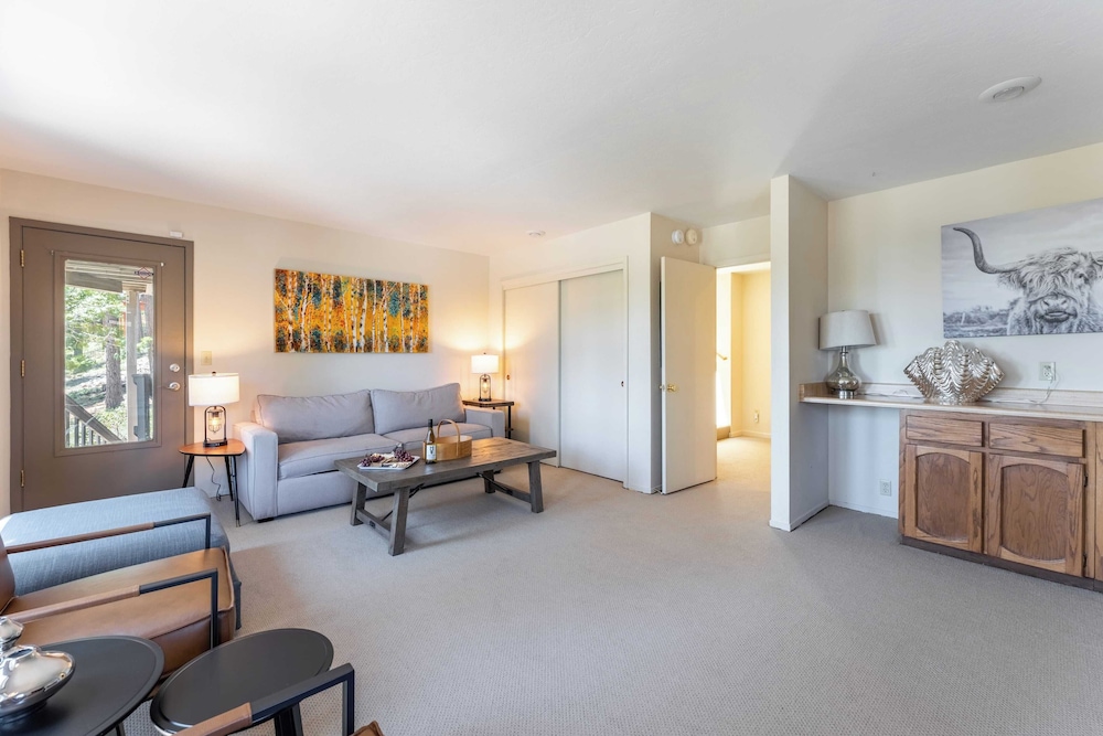 Crystal View by Avantstay Al Fresco Dining w/ View of Lake Tahoe + Crystal Bay