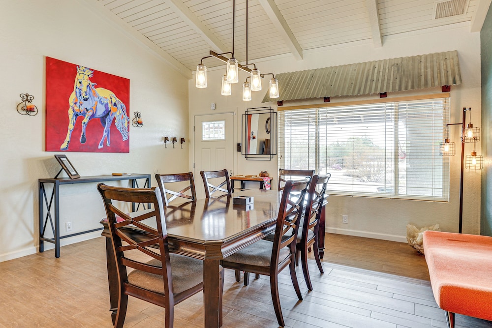 Horsey Hideaway: Ranch House in Cave Creek!