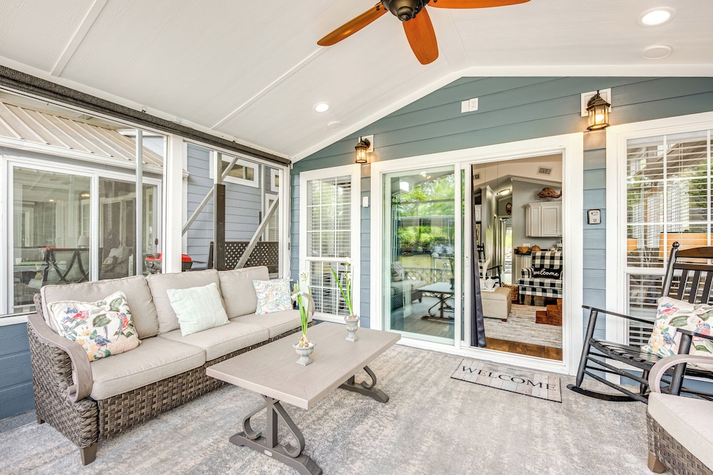 Modern Houseboat on Flint River w/ Dock!