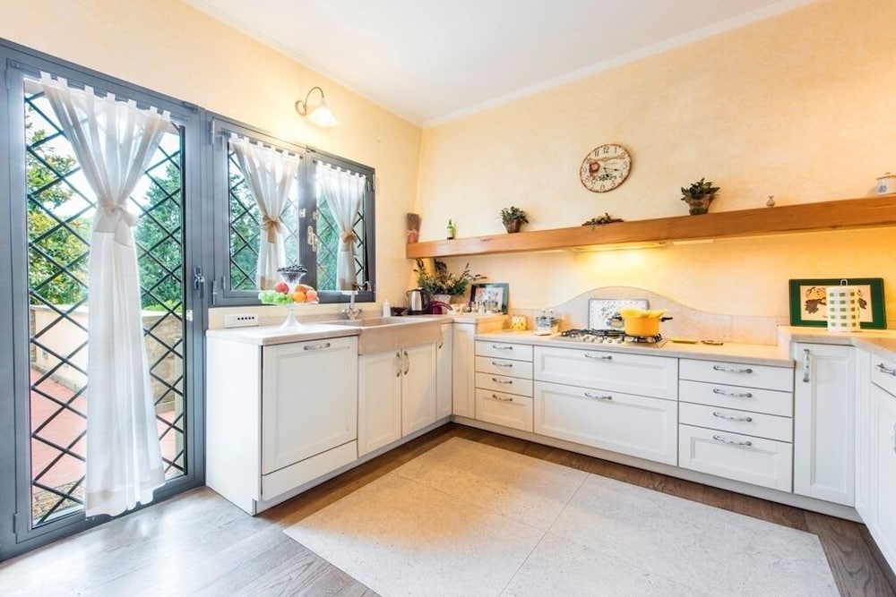 Deluxe Charming Florentine VILLA in the City. PLUS