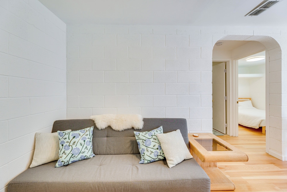 5 Mi to Dtwn Los Angeles: Apt w/ Outdoor Space!
