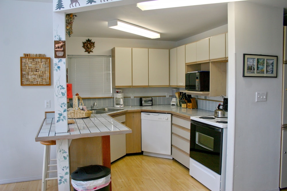 Glacier Springs Cabin #39 - New Modern-rustic Cabin With Air Conditioning! view 3