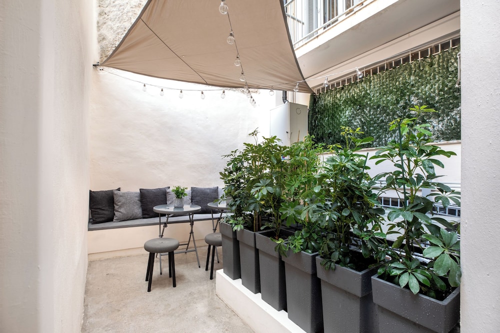 Plaka Clio Apartment by A&A Residencies