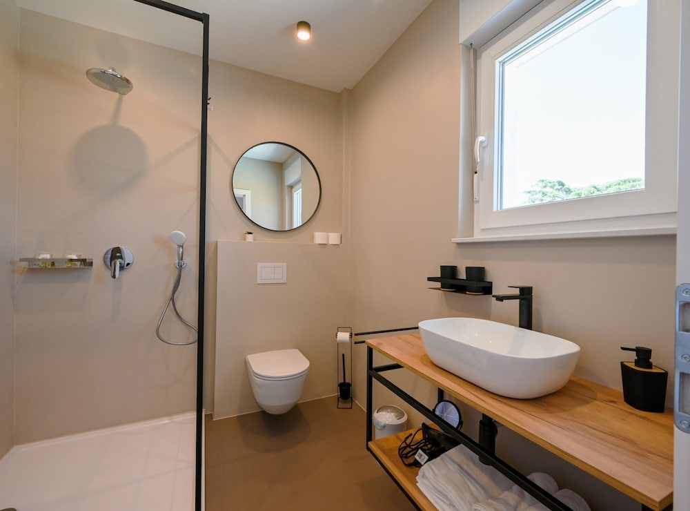 Matohanci Dazzling Villa With Pool