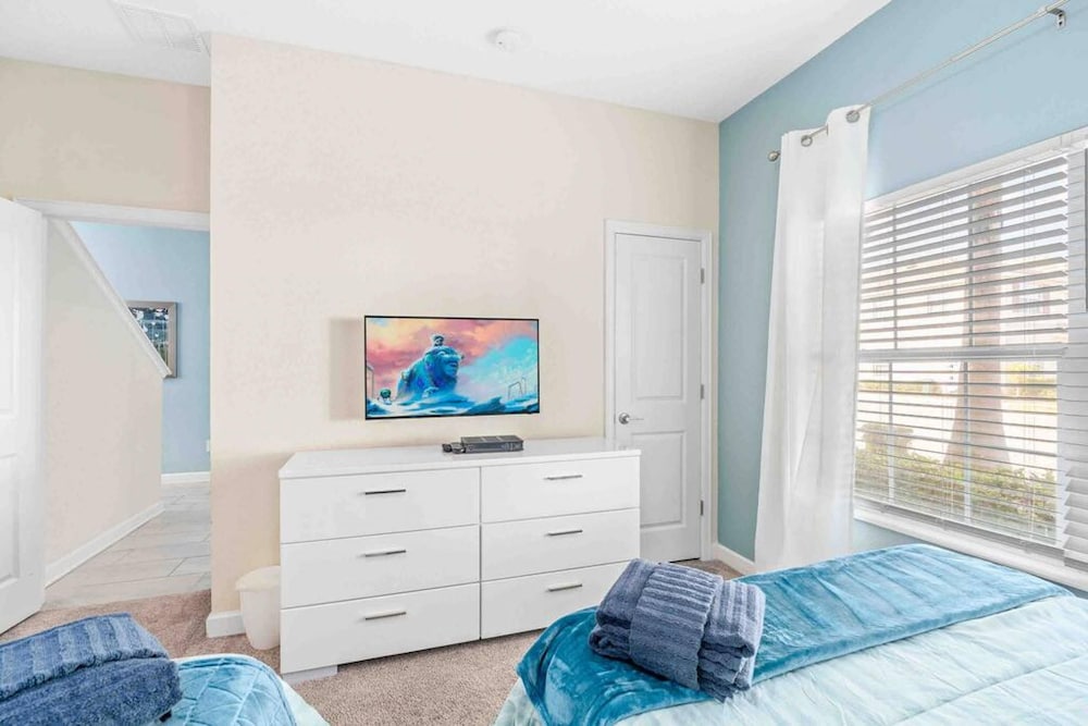 Super Dope- FUN Electric Home W Pool Amenities