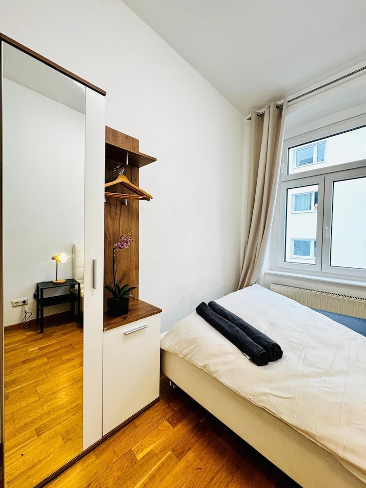 Affordable 4BR Near Stadthalle