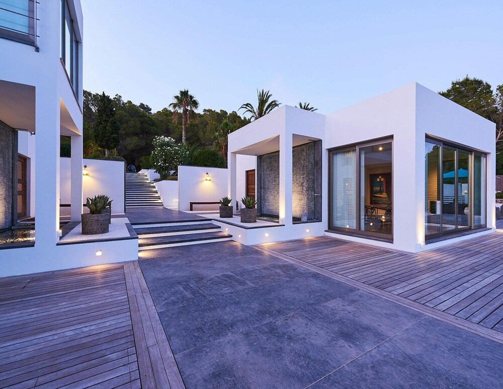 Super Villa With Swimming Pool